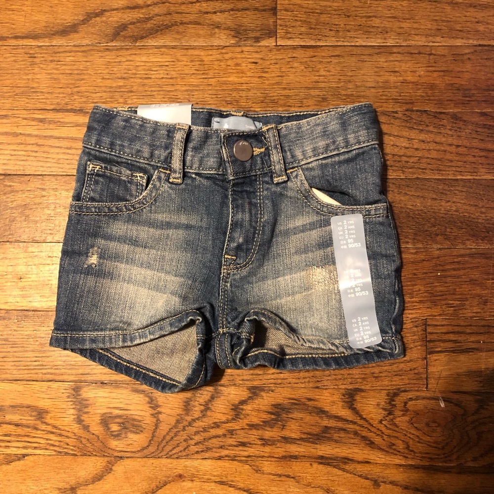 NEW!!! Gap skinny fit jean shorts size 2T